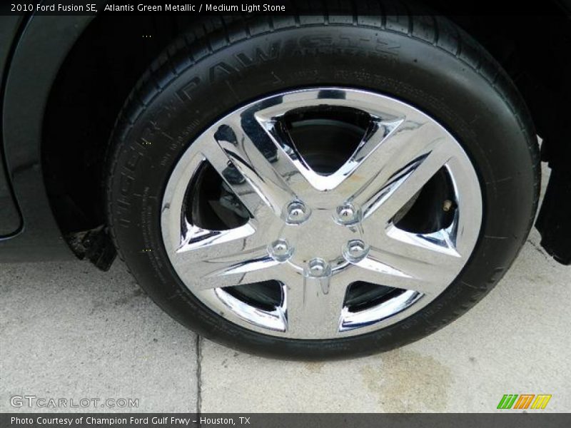 Atlantis Green Metallic / Medium Light Stone 2010 Ford Fusion SE