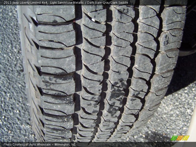 Light Sandstone Metallic / Dark Slate Gray/Dark Saddle 2011 Jeep Liberty Limited 4x4