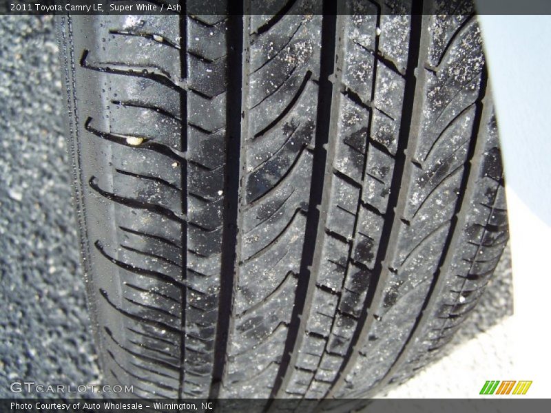 Super White / Ash 2011 Toyota Camry LE
