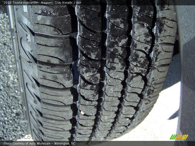 Magnetic Gray Metallic / Ash 2010 Toyota Highlander