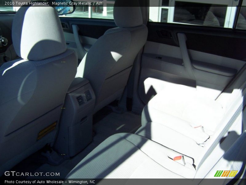 Magnetic Gray Metallic / Ash 2010 Toyota Highlander