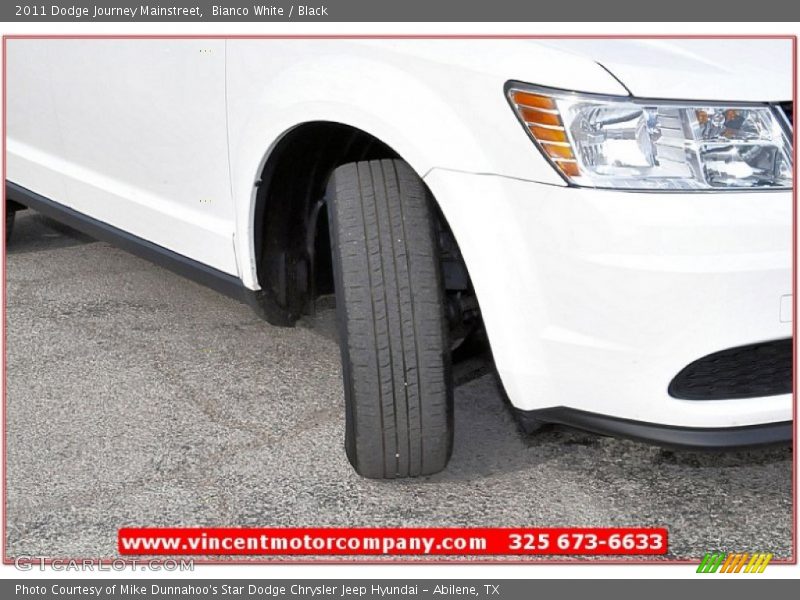 Bianco White / Black 2011 Dodge Journey Mainstreet