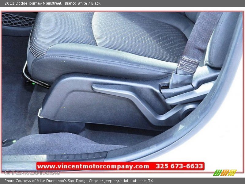Bianco White / Black 2011 Dodge Journey Mainstreet