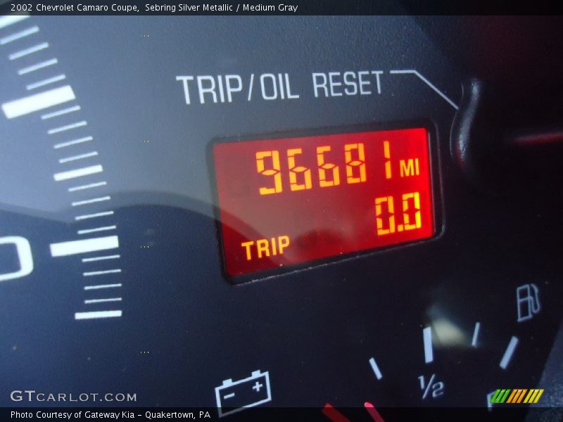 Sebring Silver Metallic / Medium Gray 2002 Chevrolet Camaro Coupe