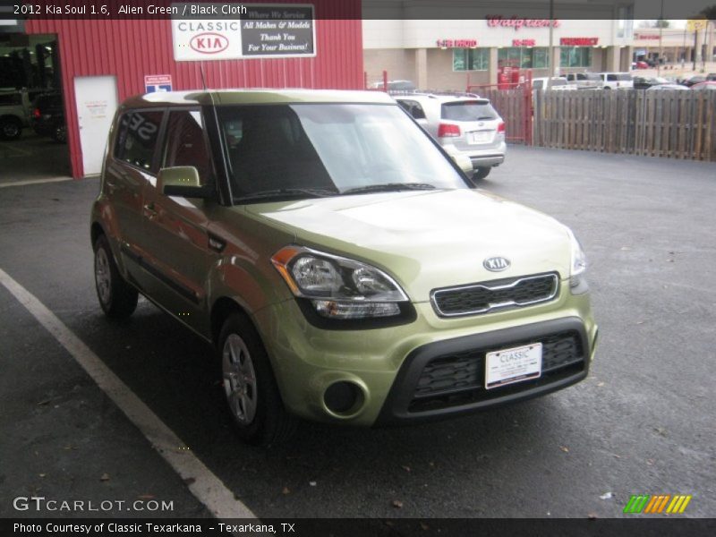 Alien Green / Black Cloth 2012 Kia Soul 1.6