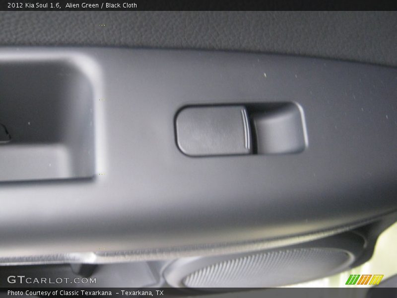 Alien Green / Black Cloth 2012 Kia Soul 1.6