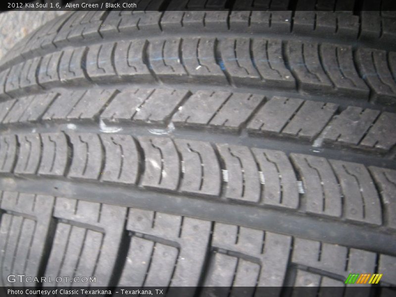 Alien Green / Black Cloth 2012 Kia Soul 1.6