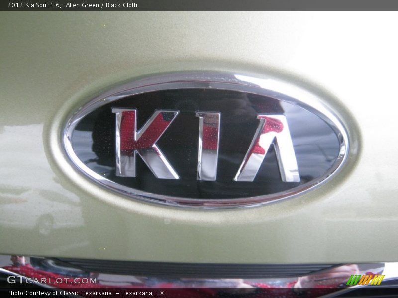 Alien Green / Black Cloth 2012 Kia Soul 1.6