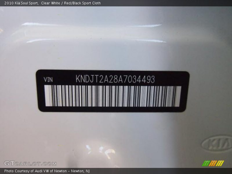 Clear White / Red/Black Sport Cloth 2010 Kia Soul Sport
