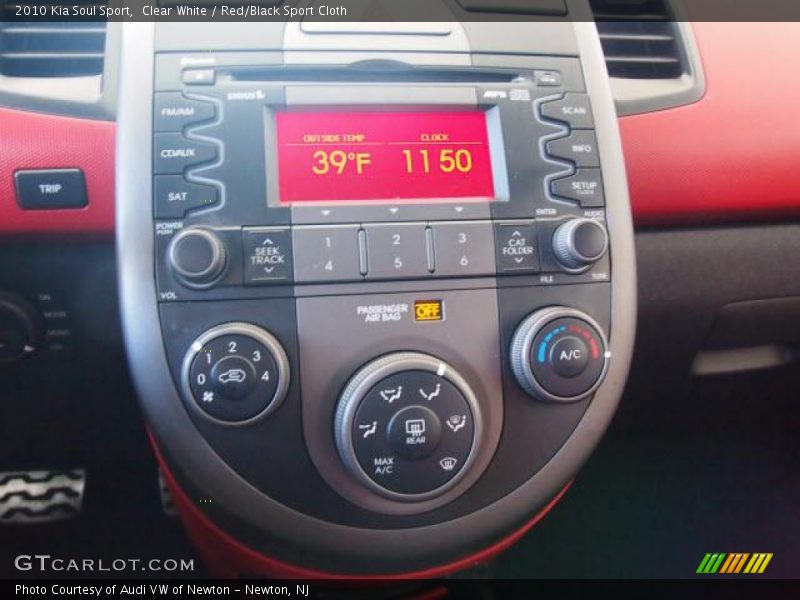 Clear White / Red/Black Sport Cloth 2010 Kia Soul Sport