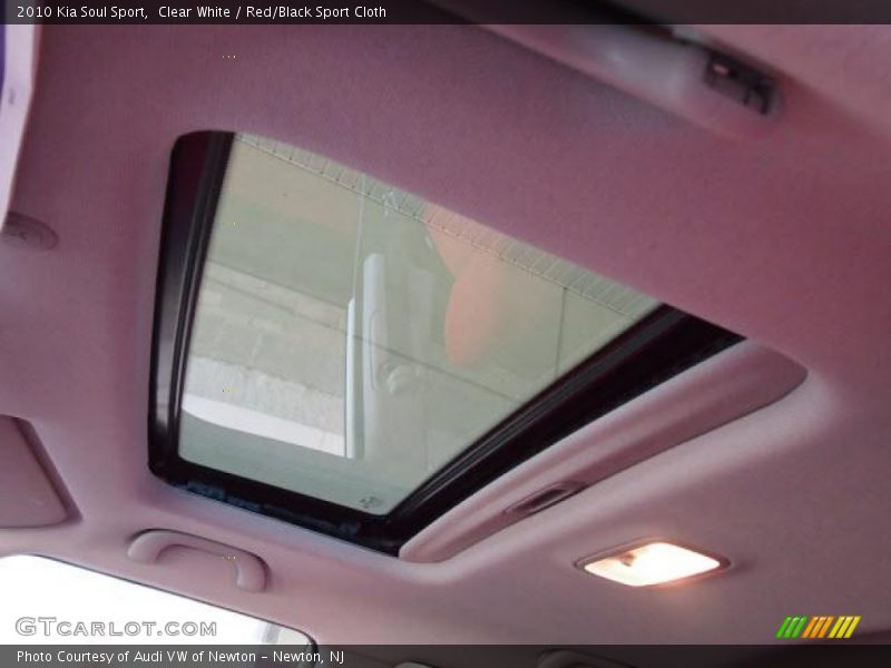 Clear White / Red/Black Sport Cloth 2010 Kia Soul Sport
