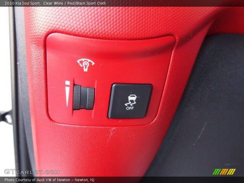Clear White / Red/Black Sport Cloth 2010 Kia Soul Sport