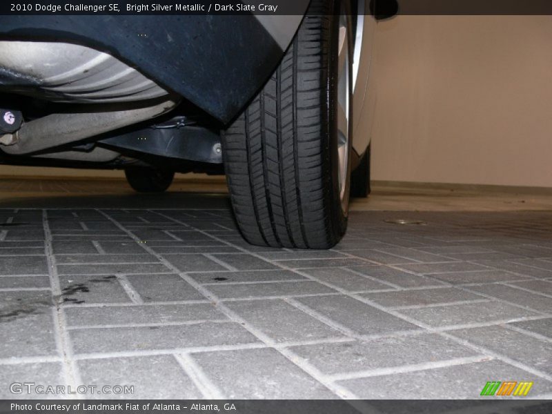 Bright Silver Metallic / Dark Slate Gray 2010 Dodge Challenger SE