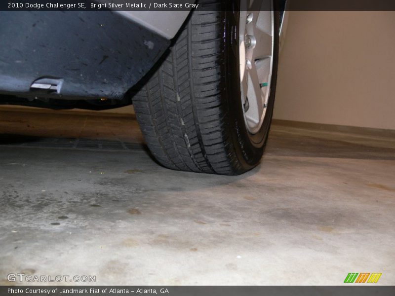 Bright Silver Metallic / Dark Slate Gray 2010 Dodge Challenger SE