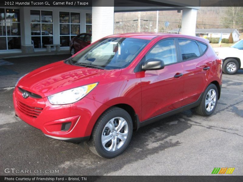 Front 3/4 View of 2012 Tucson GL