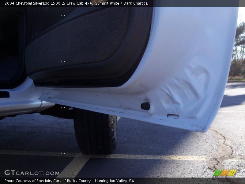 Summit White / Dark Charcoal 2004 Chevrolet Silverado 1500 LS Crew Cab 4x4