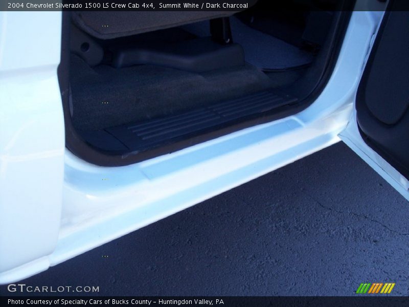 Summit White / Dark Charcoal 2004 Chevrolet Silverado 1500 LS Crew Cab 4x4