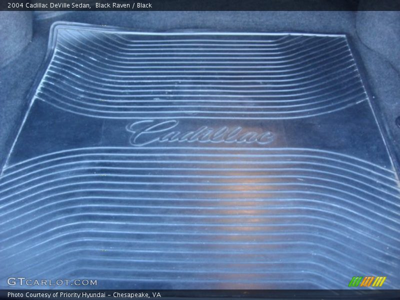 Black Raven / Black 2004 Cadillac DeVille Sedan
