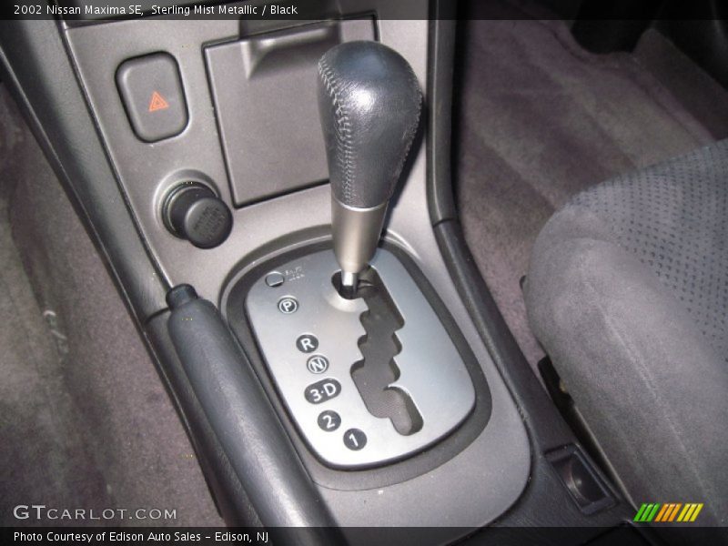 Sterling Mist Metallic / Black 2002 Nissan Maxima SE