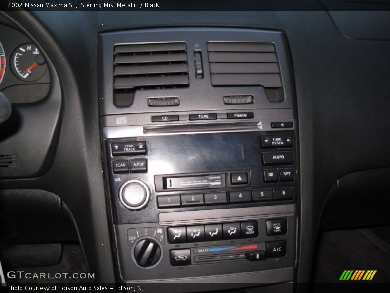 Sterling Mist Metallic / Black 2002 Nissan Maxima SE