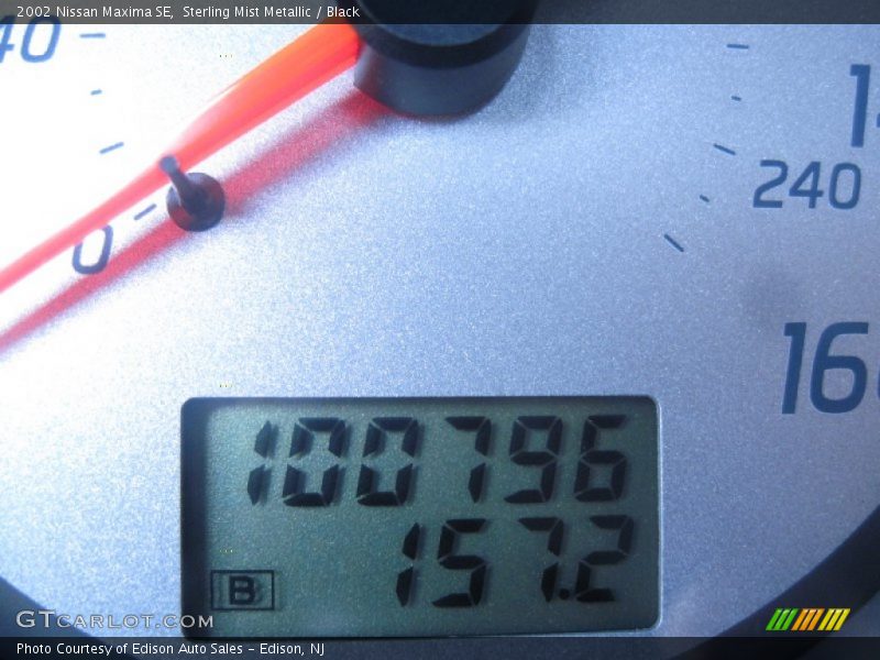 Sterling Mist Metallic / Black 2002 Nissan Maxima SE