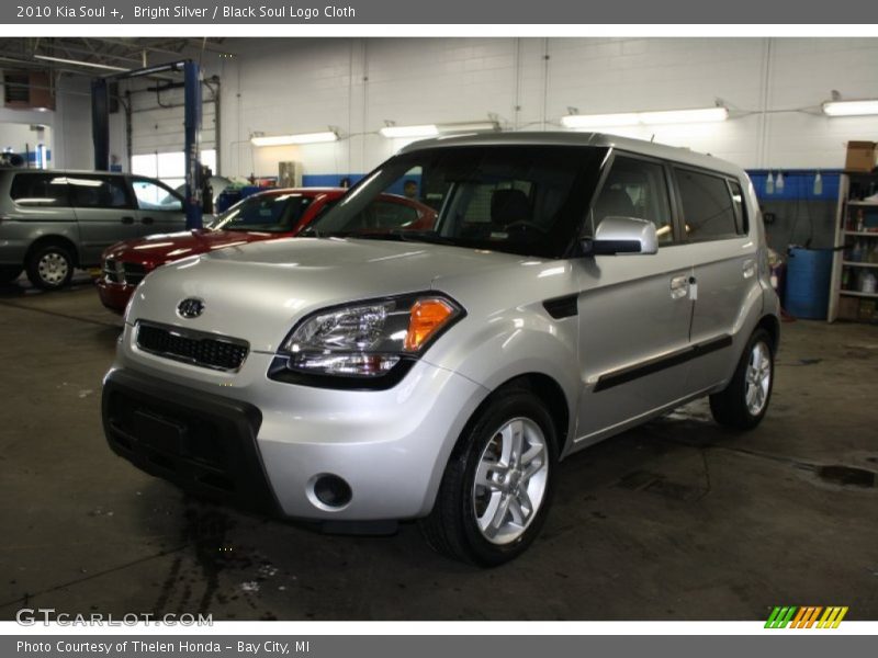 Bright Silver / Black Soul Logo Cloth 2010 Kia Soul +
