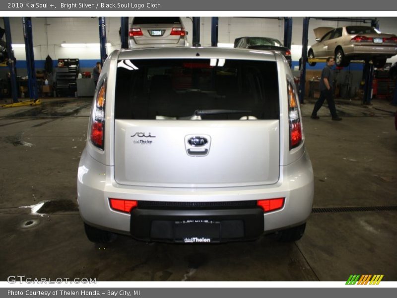 Bright Silver / Black Soul Logo Cloth 2010 Kia Soul +