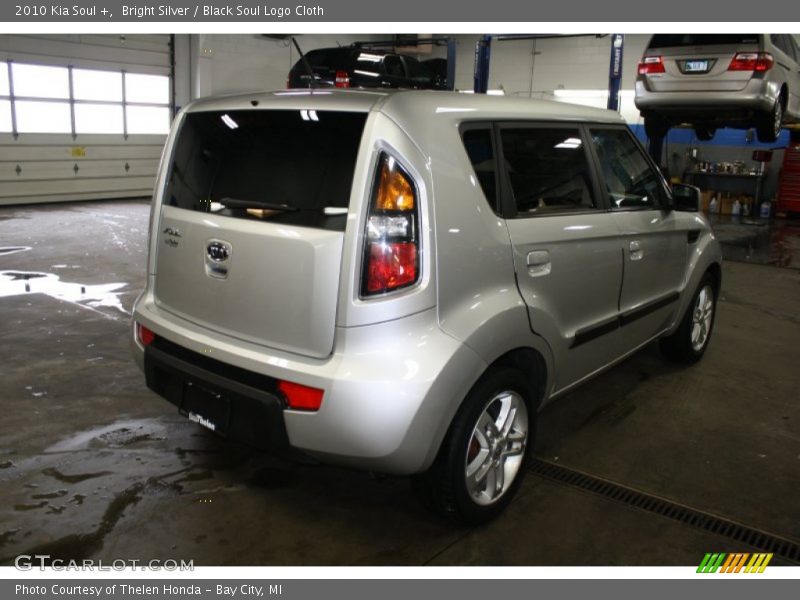Bright Silver / Black Soul Logo Cloth 2010 Kia Soul +