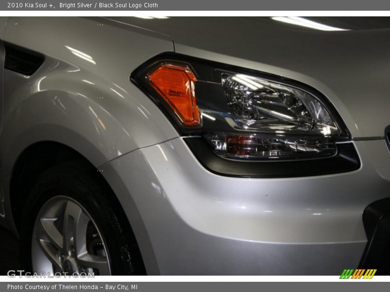 Bright Silver / Black Soul Logo Cloth 2010 Kia Soul +