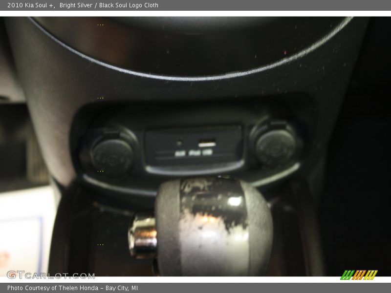Bright Silver / Black Soul Logo Cloth 2010 Kia Soul +