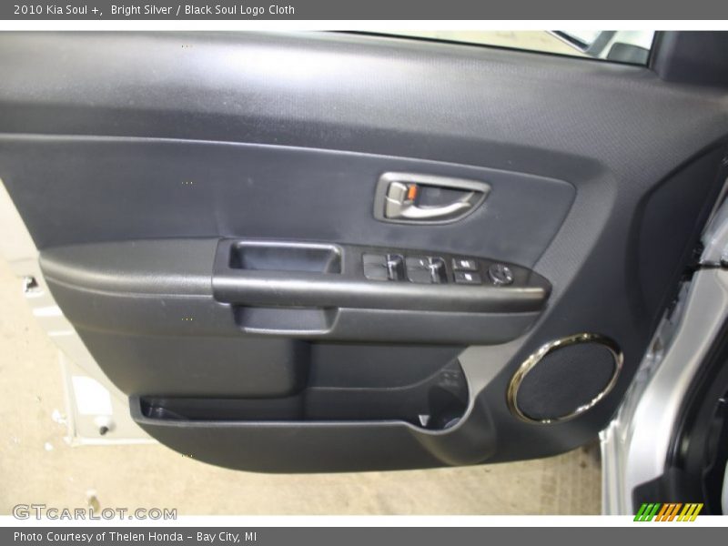 Bright Silver / Black Soul Logo Cloth 2010 Kia Soul +