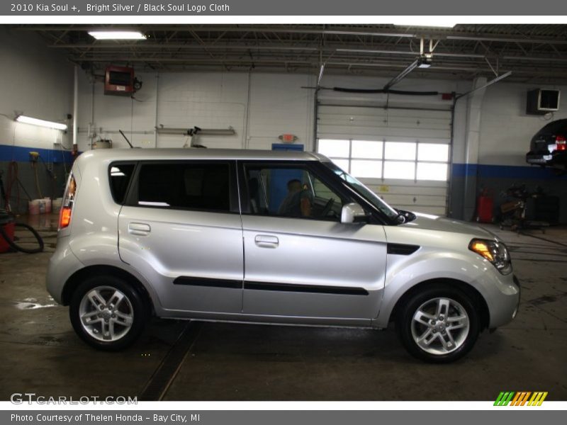 Bright Silver / Black Soul Logo Cloth 2010 Kia Soul +
