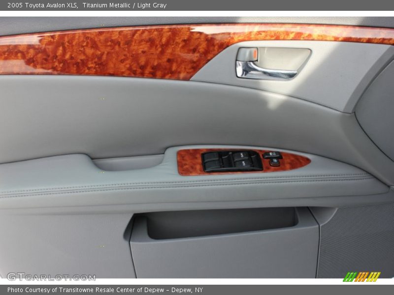 Titanium Metallic / Light Gray 2005 Toyota Avalon XLS