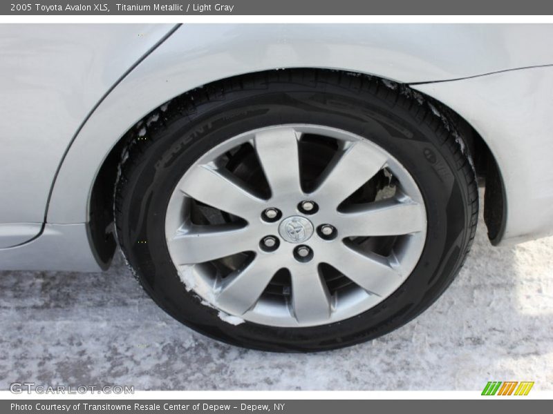 Titanium Metallic / Light Gray 2005 Toyota Avalon XLS