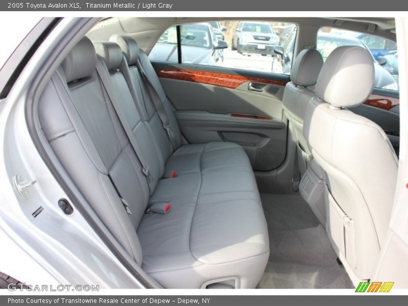 Titanium Metallic / Light Gray 2005 Toyota Avalon XLS
