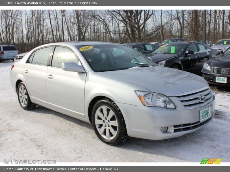 Titanium Metallic / Light Gray 2005 Toyota Avalon XLS