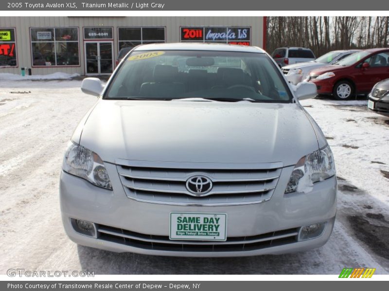 Titanium Metallic / Light Gray 2005 Toyota Avalon XLS