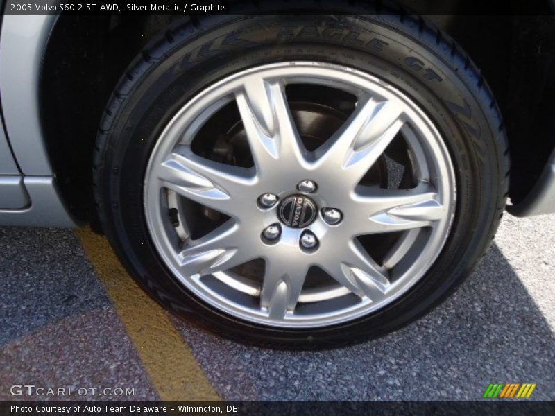 Silver Metallic / Graphite 2005 Volvo S60 2.5T AWD