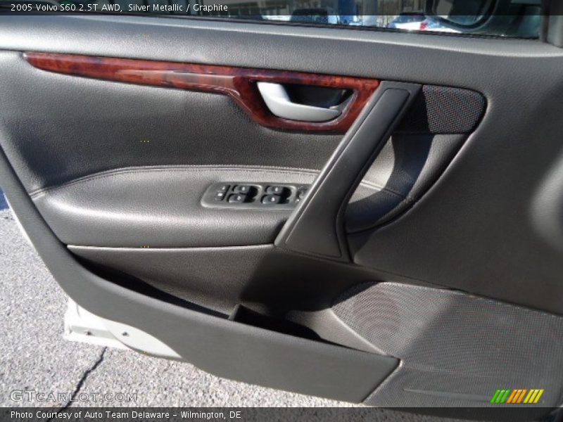 Silver Metallic / Graphite 2005 Volvo S60 2.5T AWD