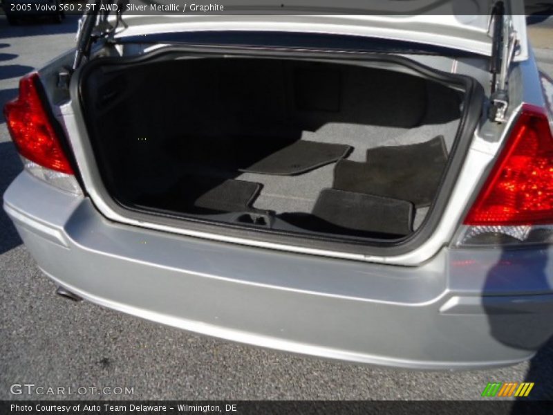 Silver Metallic / Graphite 2005 Volvo S60 2.5T AWD