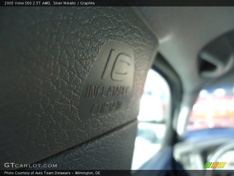 Silver Metallic / Graphite 2005 Volvo S60 2.5T AWD