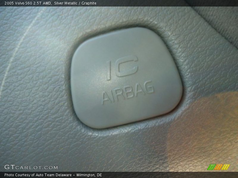 Silver Metallic / Graphite 2005 Volvo S60 2.5T AWD