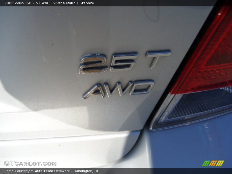 Silver Metallic / Graphite 2005 Volvo S60 2.5T AWD