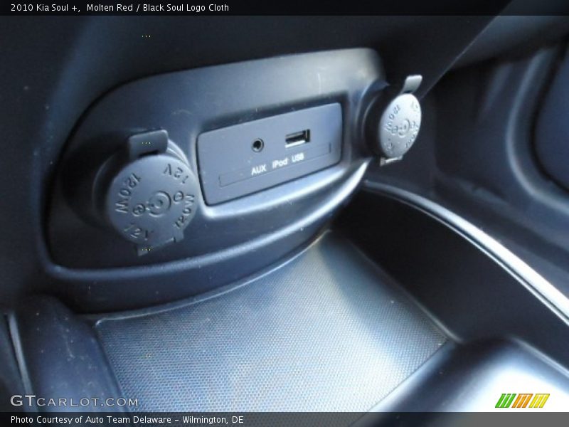 Molten Red / Black Soul Logo Cloth 2010 Kia Soul +