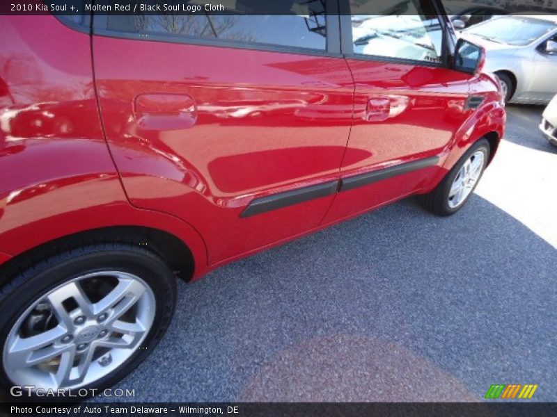Molten Red / Black Soul Logo Cloth 2010 Kia Soul +