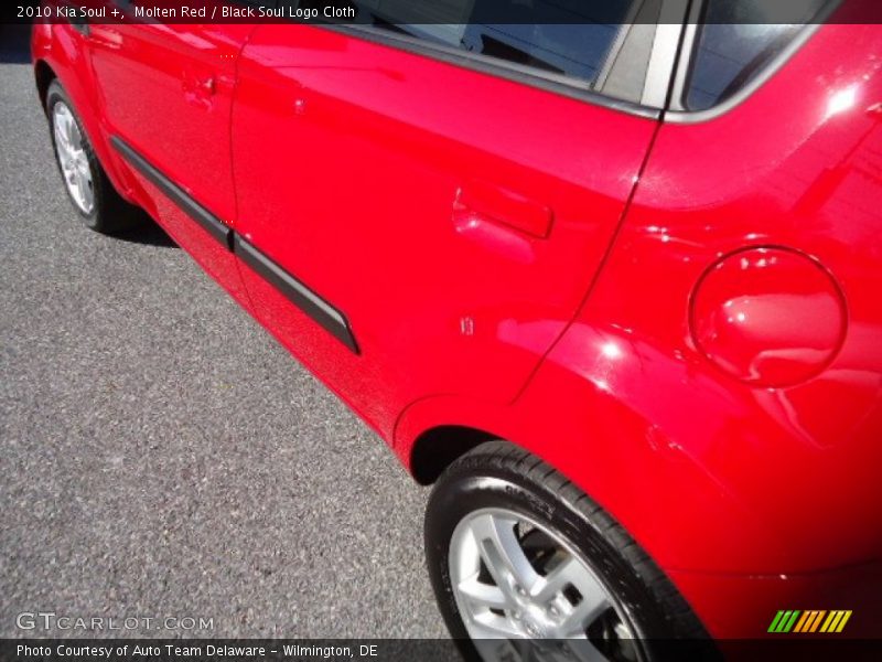 Molten Red / Black Soul Logo Cloth 2010 Kia Soul +