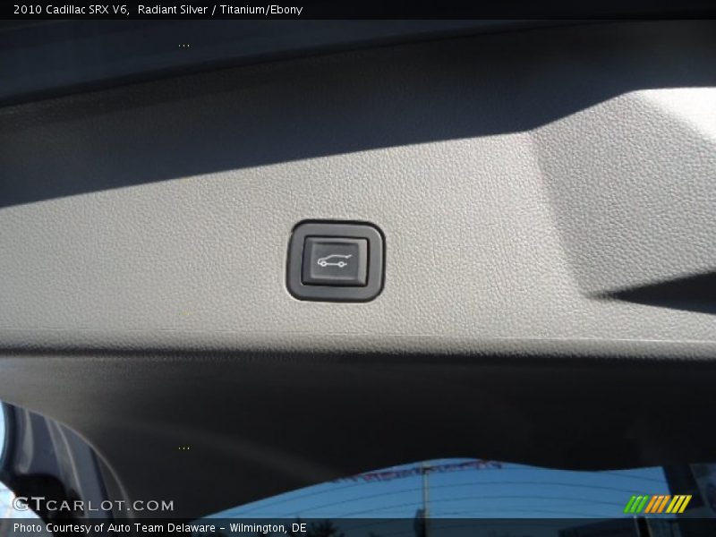 Radiant Silver / Titanium/Ebony 2010 Cadillac SRX V6