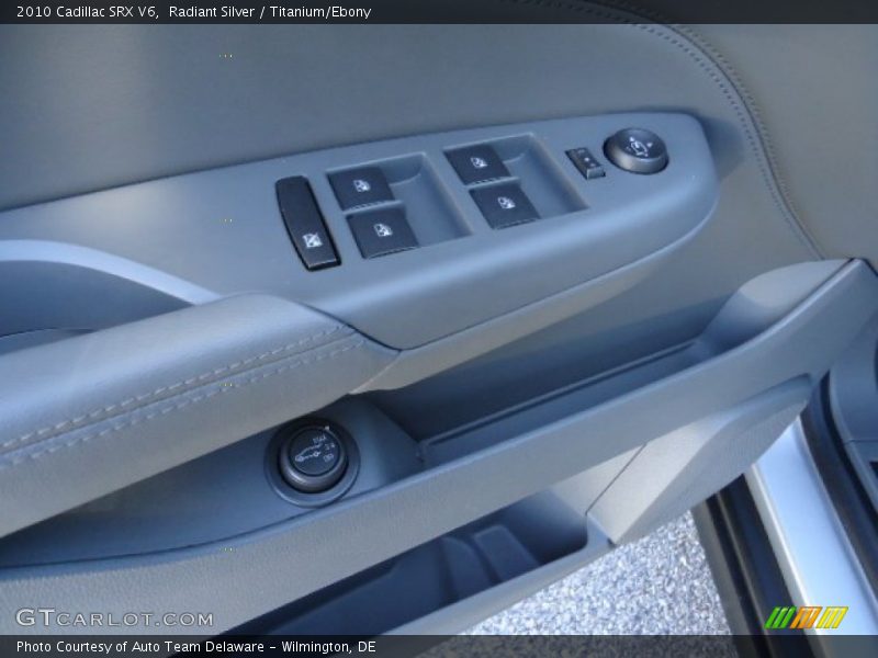 Radiant Silver / Titanium/Ebony 2010 Cadillac SRX V6