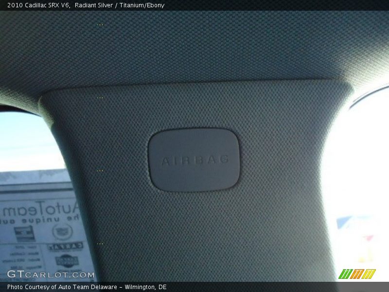 Radiant Silver / Titanium/Ebony 2010 Cadillac SRX V6