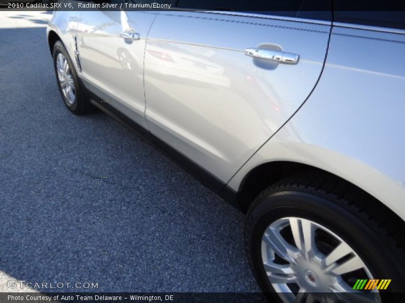 Radiant Silver / Titanium/Ebony 2010 Cadillac SRX V6